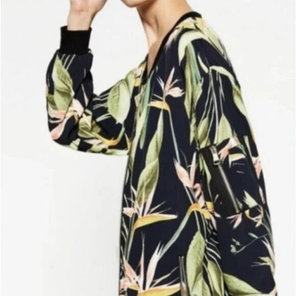 Zara Black Green Tropical Exotic Floral Oversized Bomber Jacket Size Medium - Picture 3 of 13